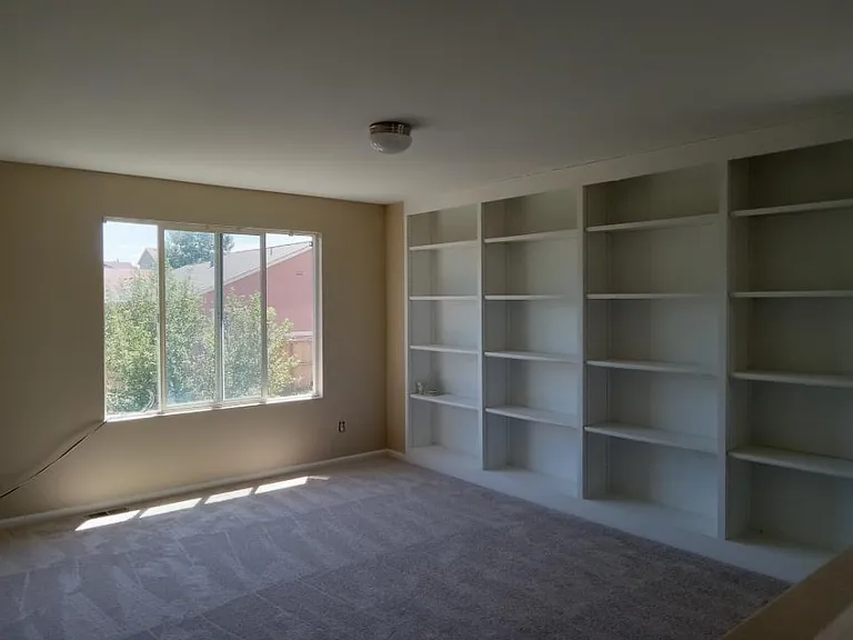 Upstairs Loft/Office