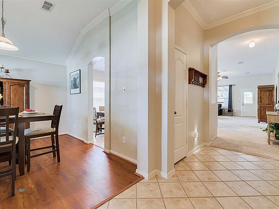 3rd image of 16122 Horseshoe Hill Ct