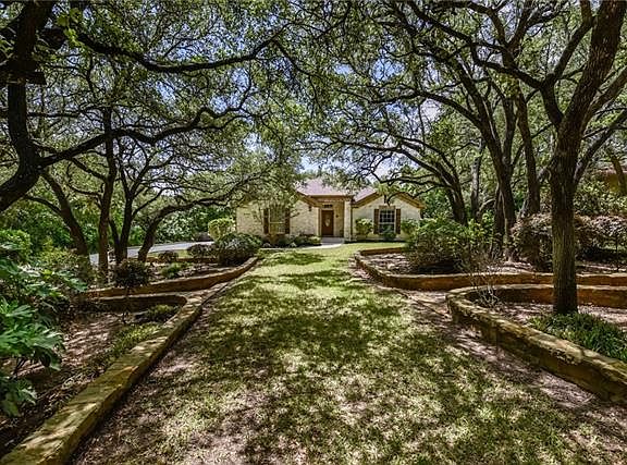 3rd image of 1202 Oak Hollow Dr