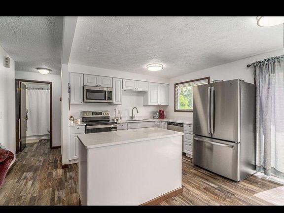 2nd image of 5822 N Lacey St #5822