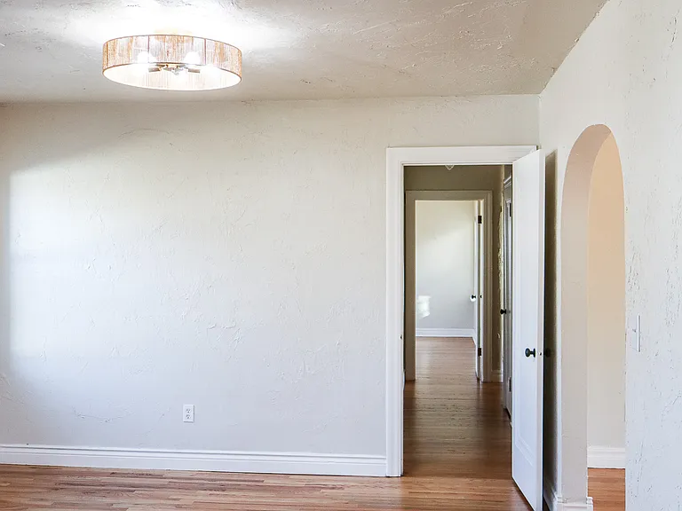 2605 Cummings Dr — Photo 4