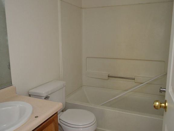 4th image of 3948 Village Dr