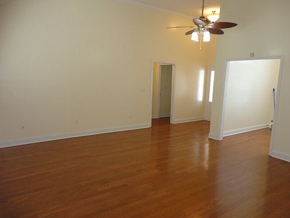 4th image of 3906 Pecan Dr