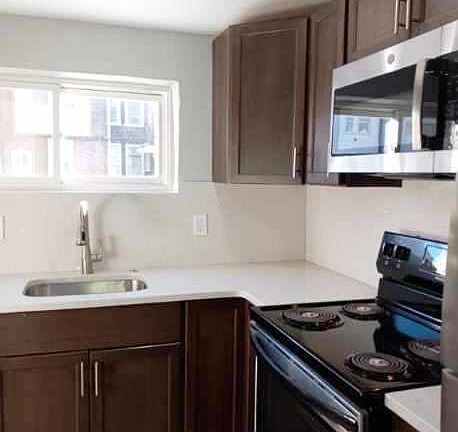 5th image of 5912 W Oxford St