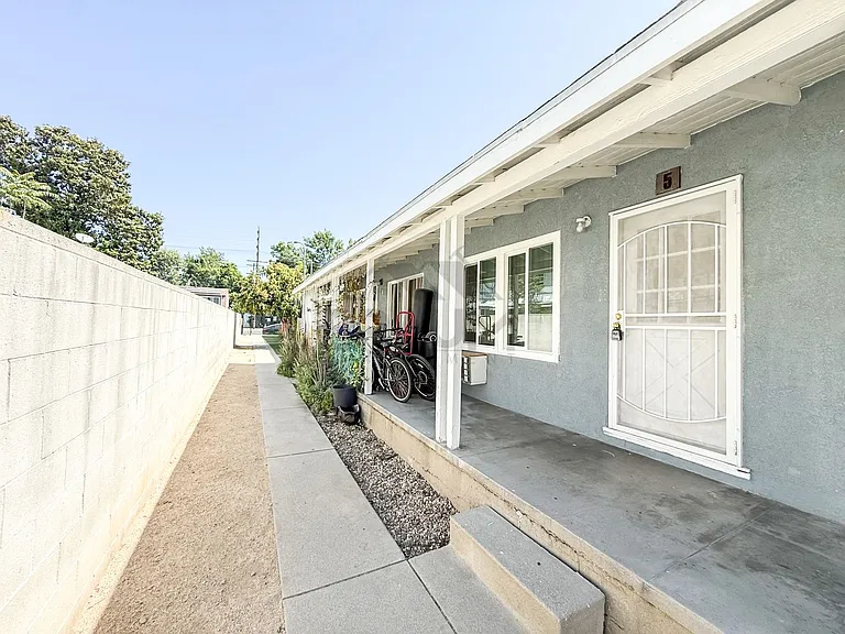 15550 Vanowen St — Photo 21