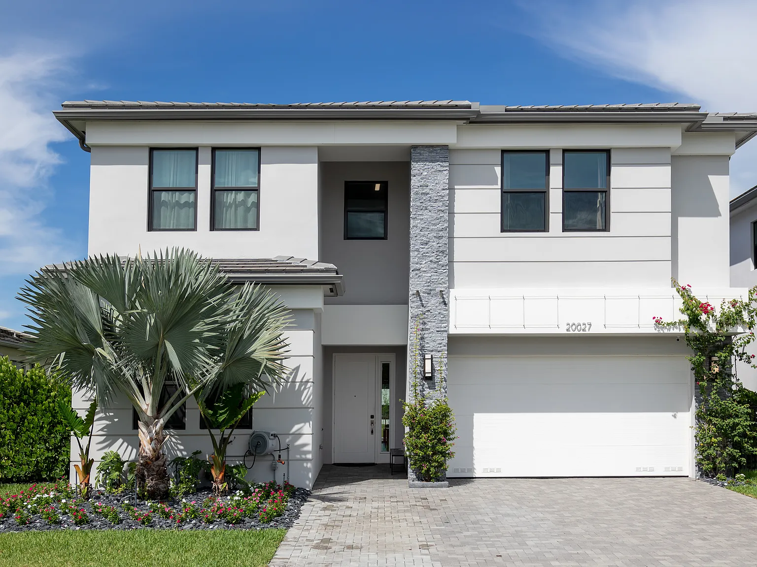 5 bed, 4605 sqft, $15,000 — Photo 1