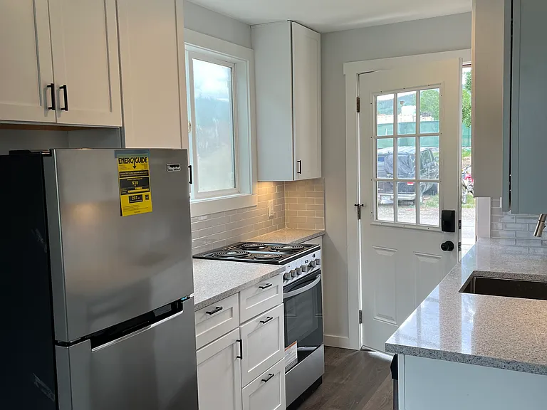 214 E Main St — Photo 5