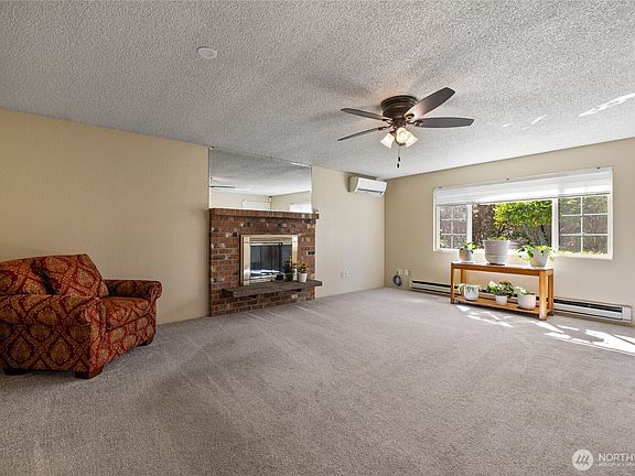 4th image of 3207 45th Avenue NE