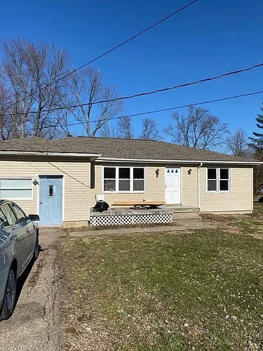 838 Youngs Ln photo 1