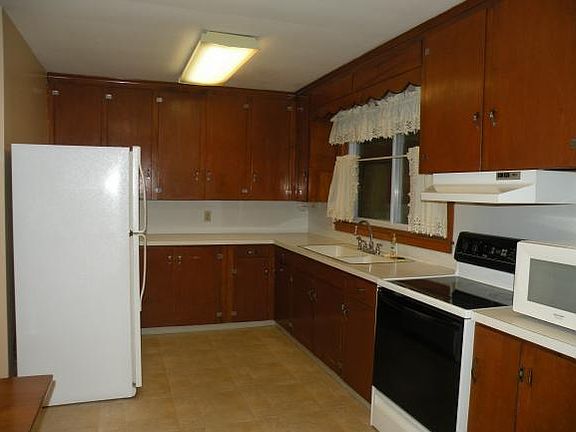 2nd image of 20 Trim St