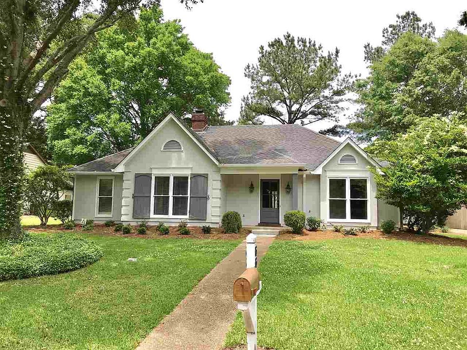 1st image of 555 Dogwood Ln