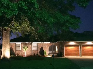 922 SE 3rd Ter, Lees Summit, MO 64063