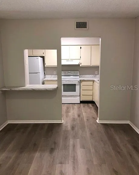 548 Orange Dr #14 — Photo 8