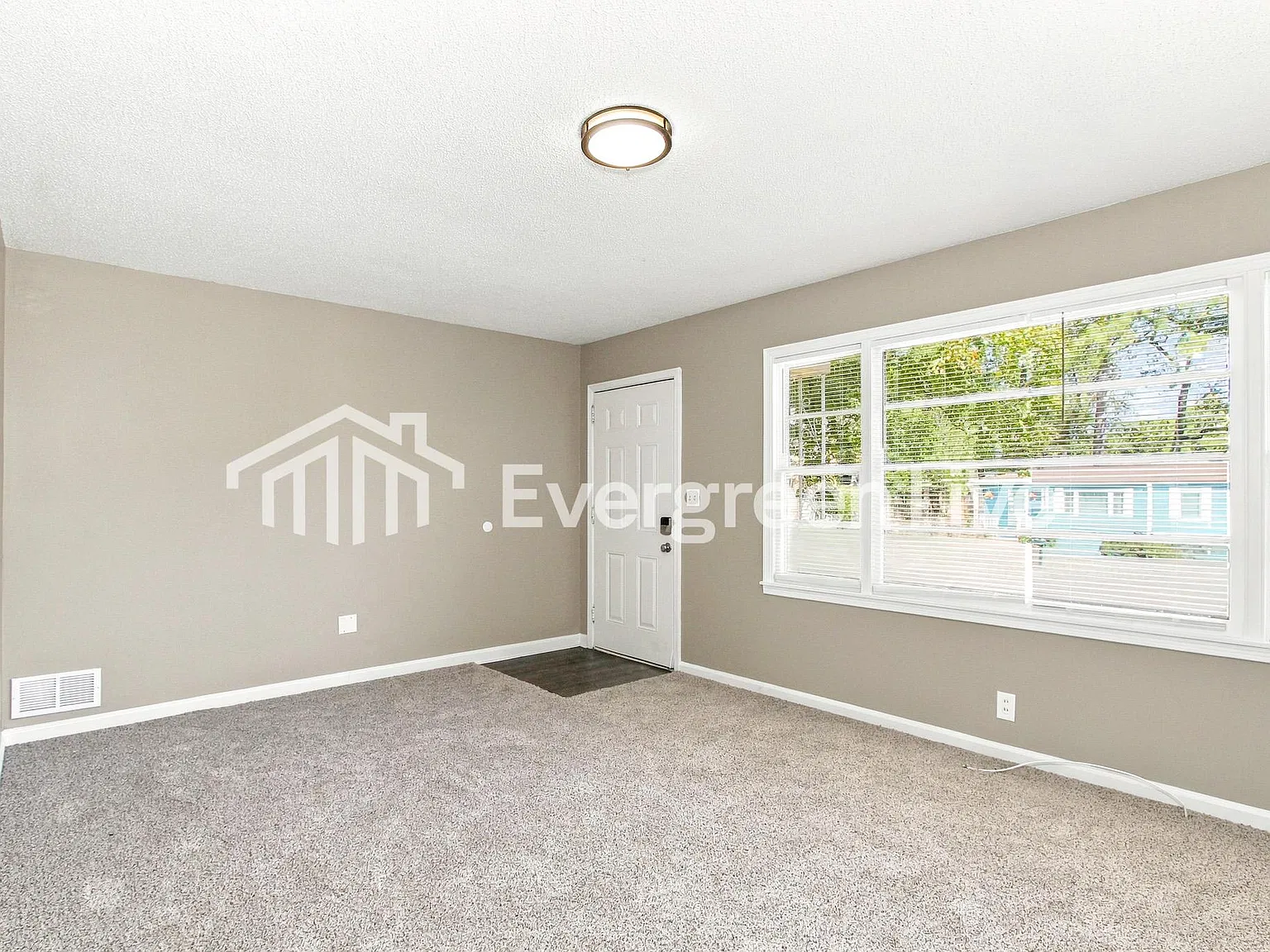 4 bed, 2.5 bath, 2487 sqft, $1,645 — Photo 2
