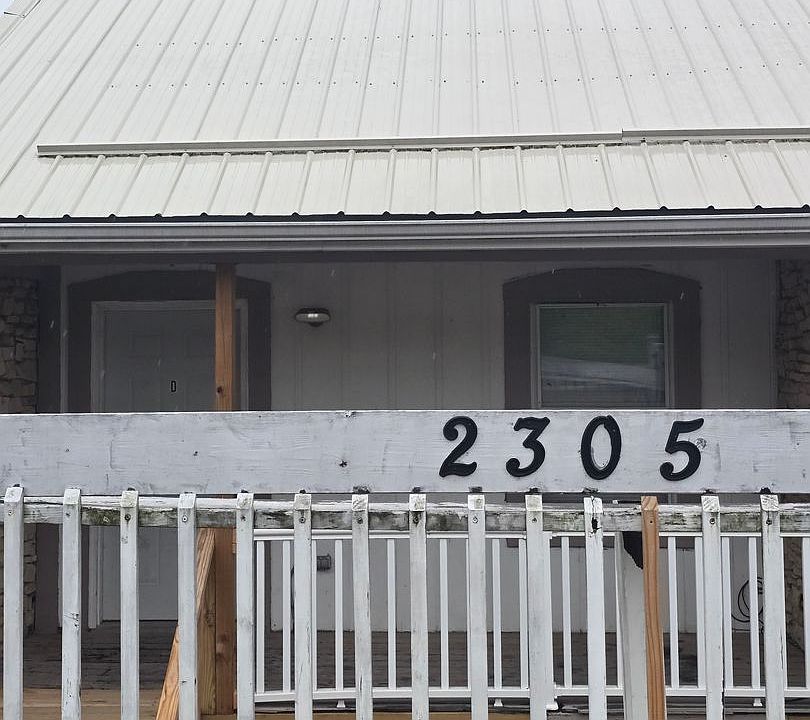 1st image of 2305 Southridge Dr APT D