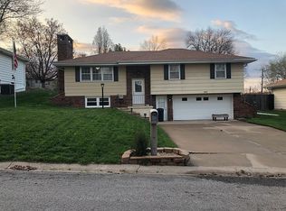 4809 Arrowhead Dr, Saint Joseph, MO 64506