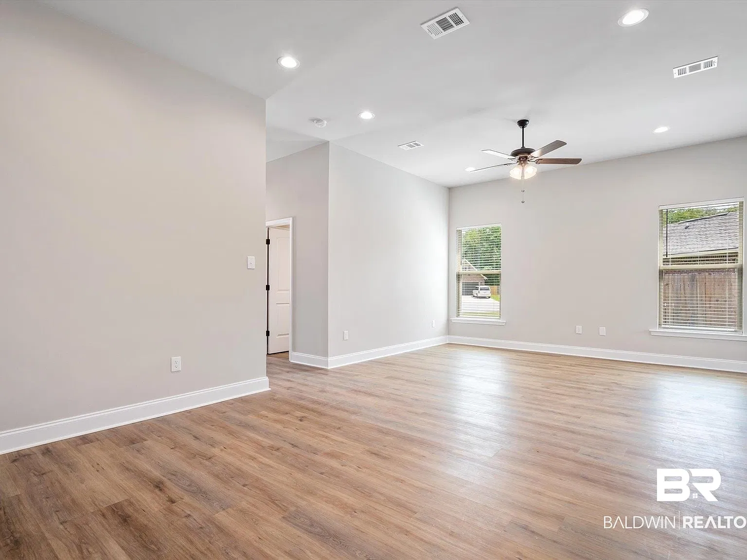 3 bed, 3.0 bath, 1596 sqft, $1,900 — Photo 3