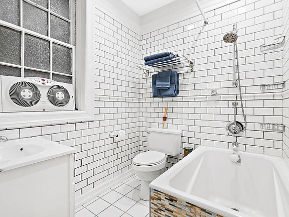 3rd image of 731 Greenwich St APT J31