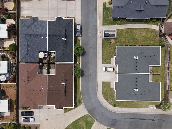 2nd image of 740 SW Kinsington Ct #741-744-745
