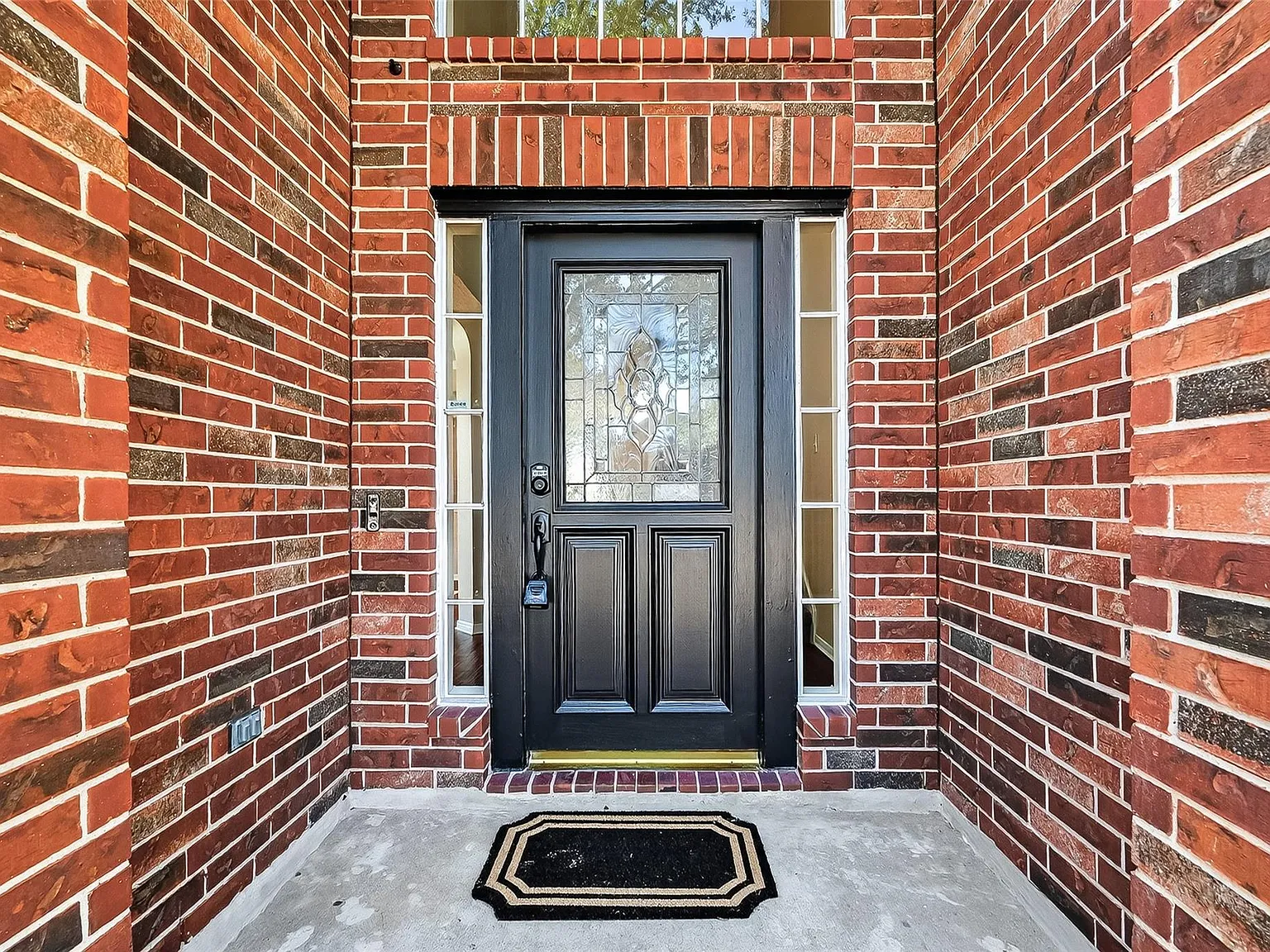 4 bed, 2.5 bath, 2527 sqft, $2,725 — Photo 2