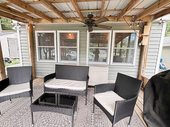 5th image of 961 Lake Dr