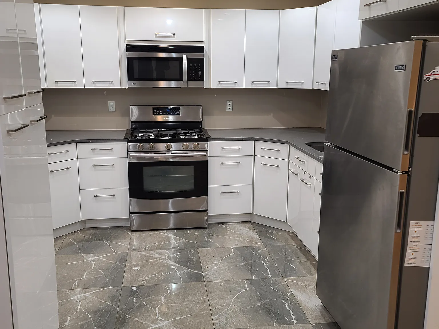 4 bed, 1925 sqft, $3,650 — Photo 2