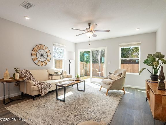 3rd image of 7346 SUNCOAST CROSSING Court