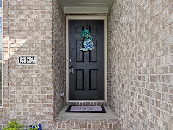 3rd image of 582 Lucille Dr