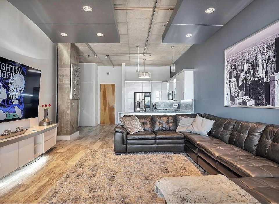 1st image of 411 NW 1st Avenue #503