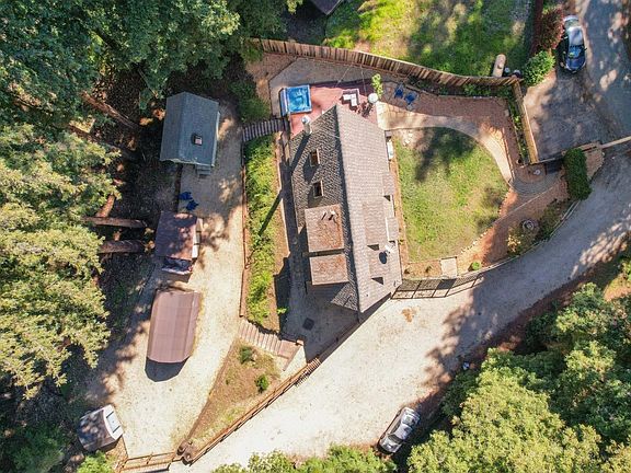 5th image of 1809 Lakeside Dr