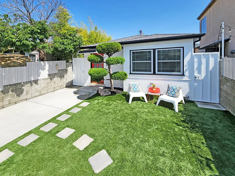 12714 Short Ave — Photo 4