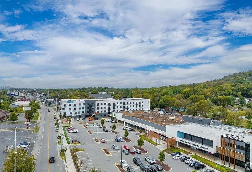 Flats at Donelson Plaza