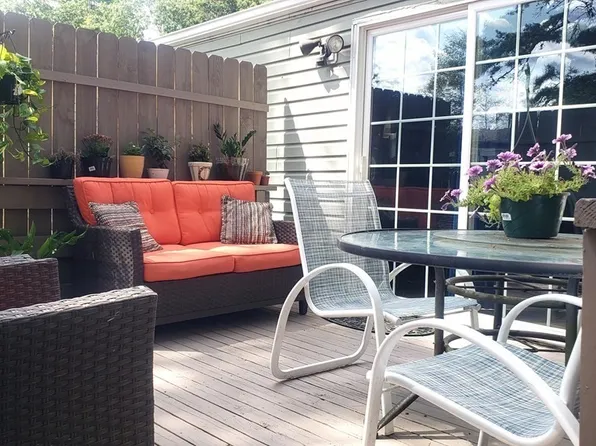 12 Williams St, Carver, MA 02330