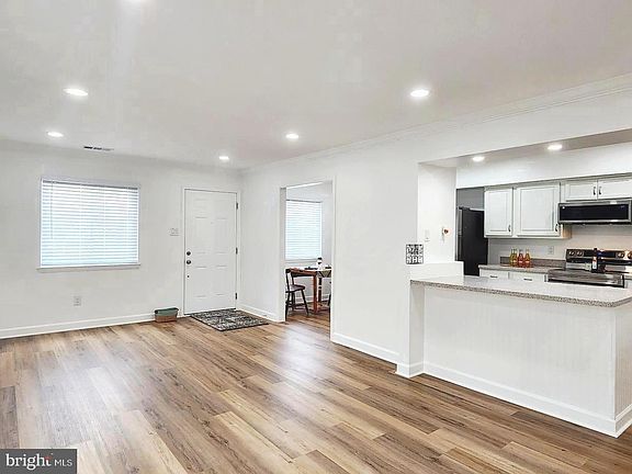 2nd image of 3815 Monte Vista Pl #98E