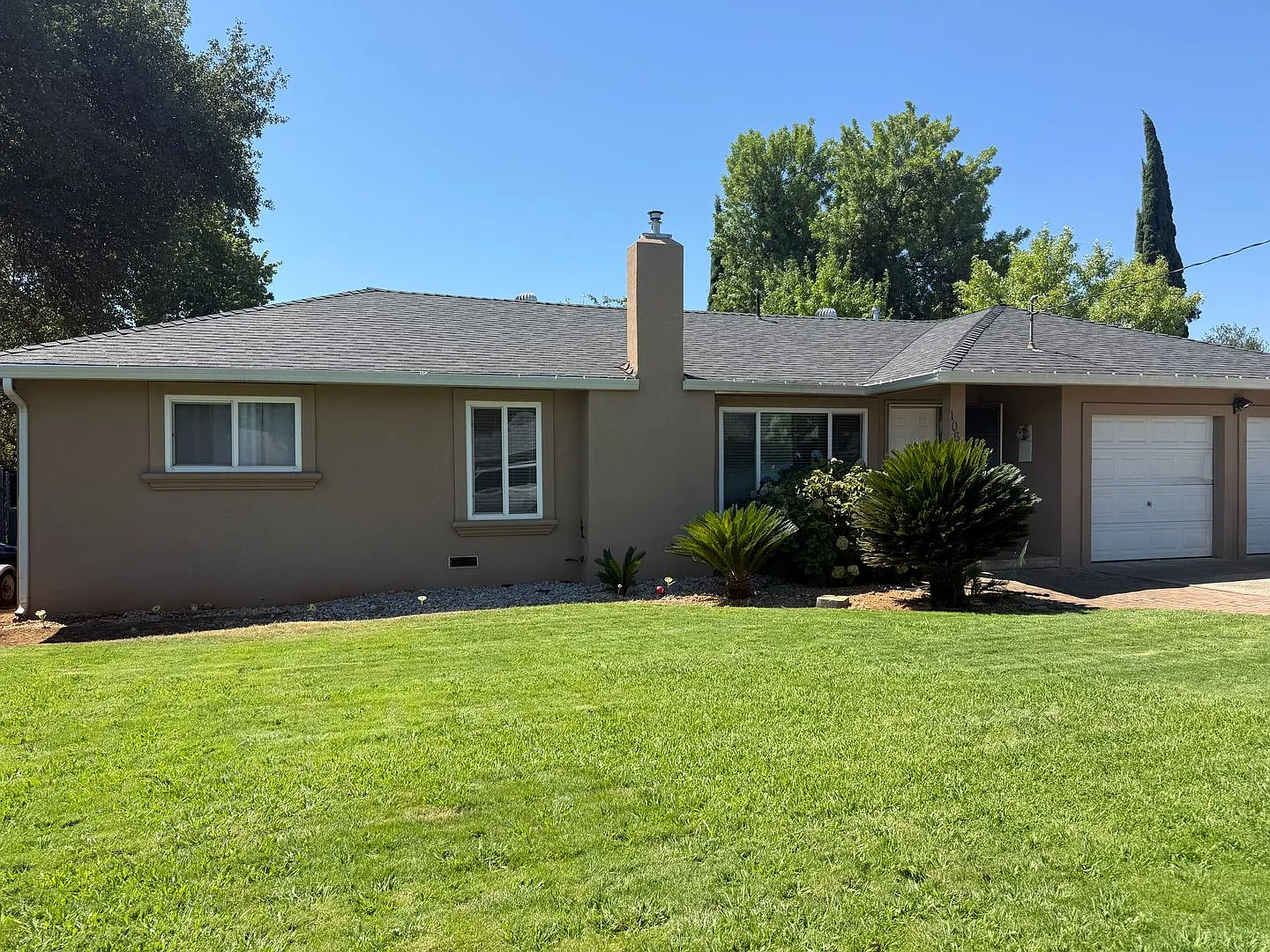 4-bedroom, 3-bath home in Redding- Location, Location, Location! — Photo 1