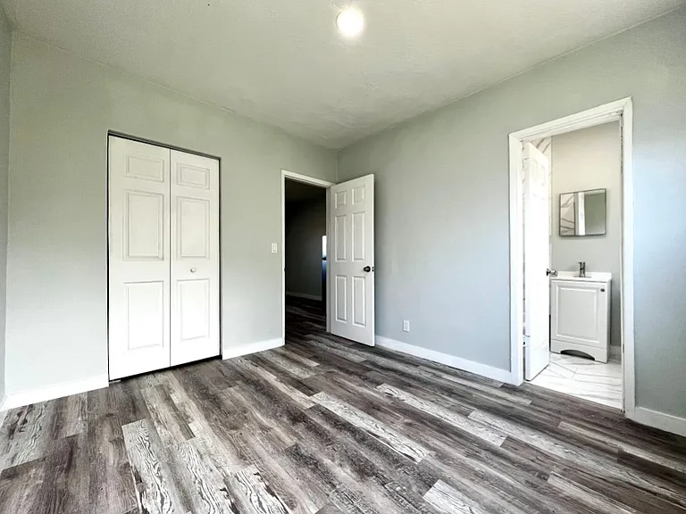 806 NW 7th Ter — Photo 16