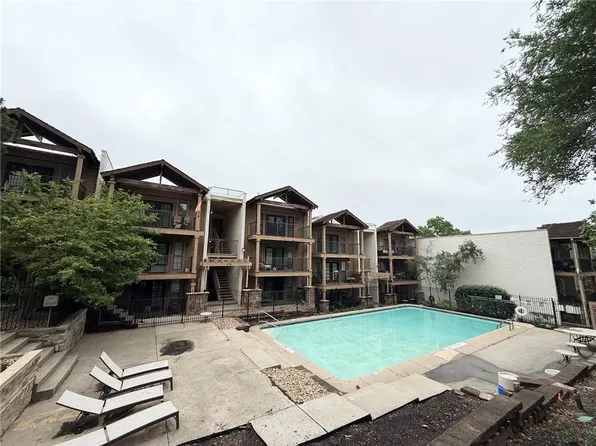 4727 Jarboe St APT 95, Kansas City, MO 64112