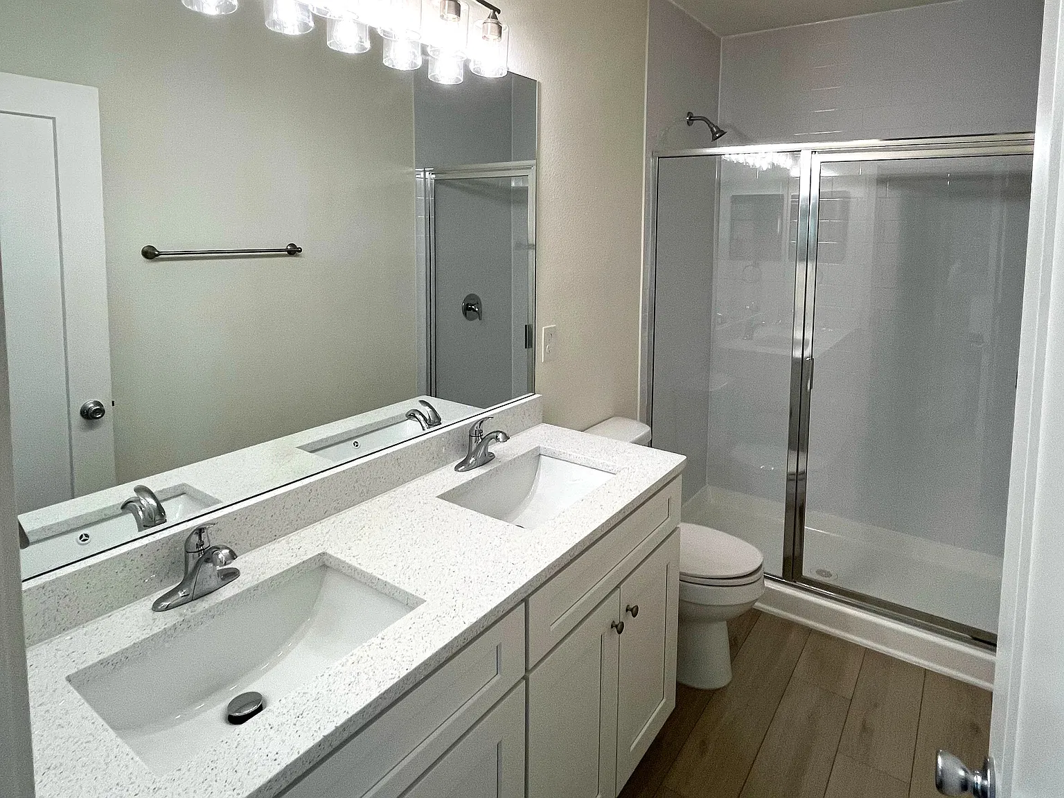 5 bed, 1695 sqft, $3,717 — Photo 4