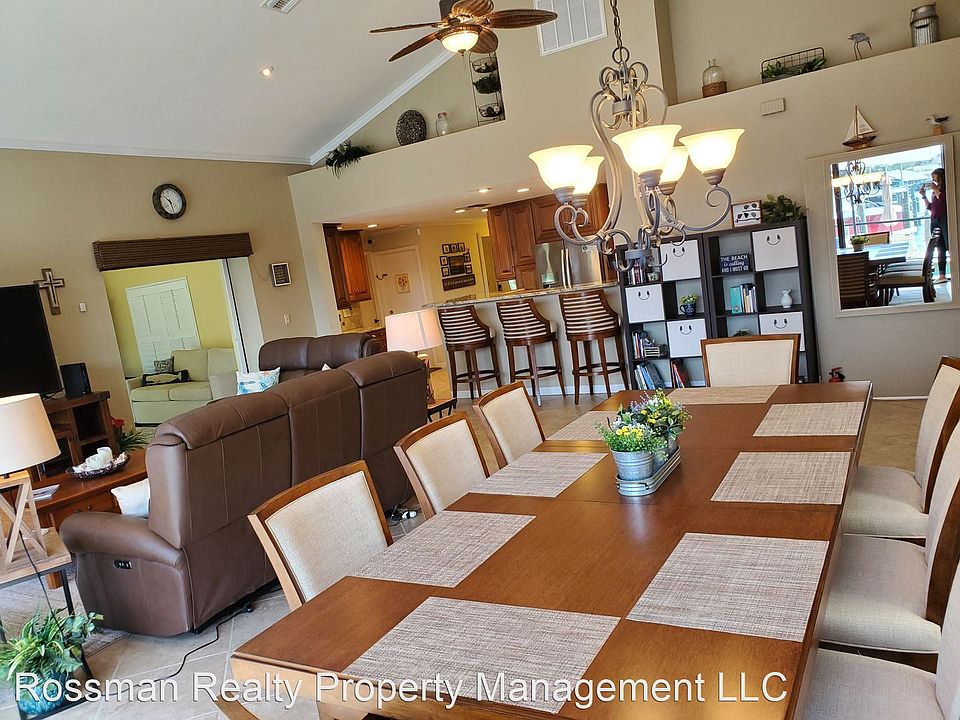 1st image of 210 Albatross St #3/2