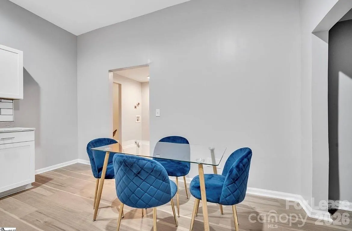 3 bed, 2.0 bath, 1430 sqft, $1,550 — Photo 3