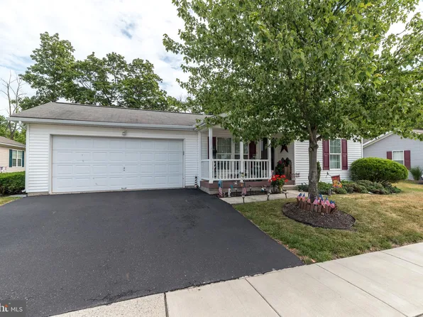 48 Random Rd, Douglassville, PA 19518