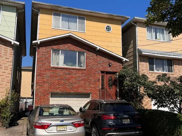 702 Bergen St, Harrison, NJ 07029