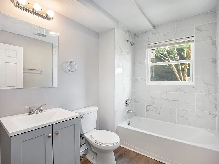 Palisades Apartments — Photo 9