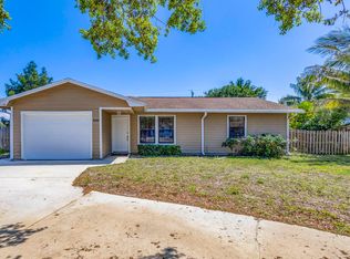 8566 SE Lyons St, Hobe Sound, FL 33455