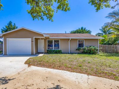 8566 SE Lyons Road, Hobe Sound, FL, 33455
