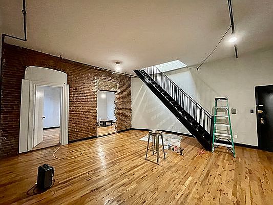 1st image of 1135 Myrtle Ave #204