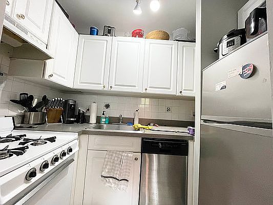2nd image of 607 2nd Ave APT 4
