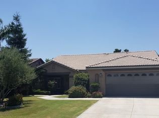 10707 Villa Hermosa Dr, Bakersfield, CA 93311
