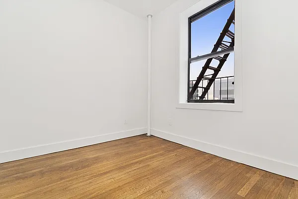 Rented by Monarch Realty Holdings | media 23