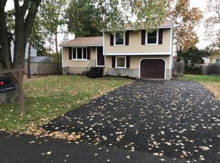 7404 Oakpost Rd, Liverpool, NY 13088